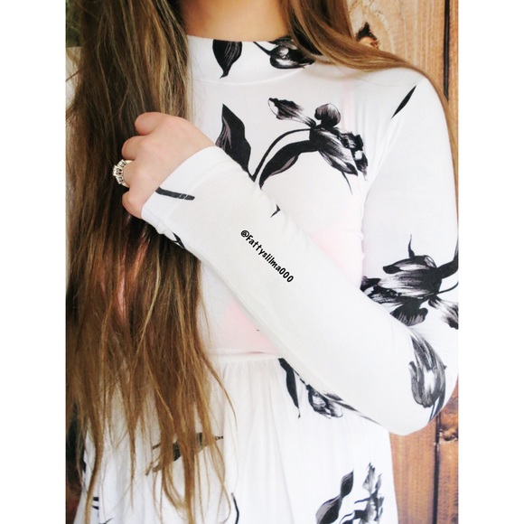 ASOS Dresses & Skirts - ASOS Floral flowy dress 🌹